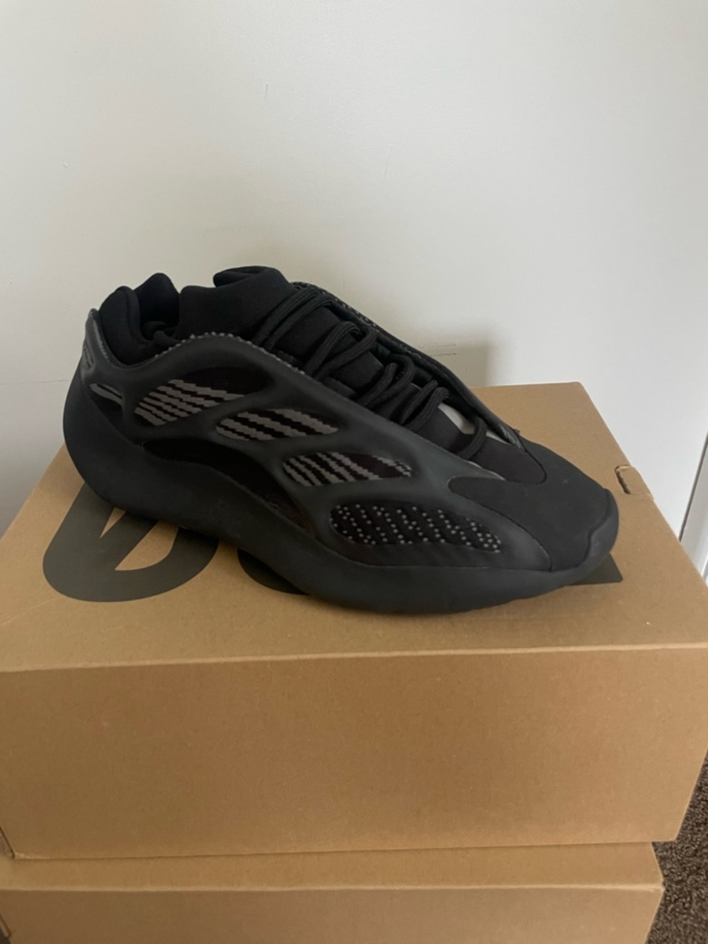 Yeezy 700 Black Sneaker